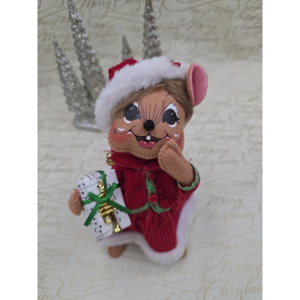 Annalee Christmas Girl Mouse Gift Music Notes Trumpet Red Green Poseable 7"